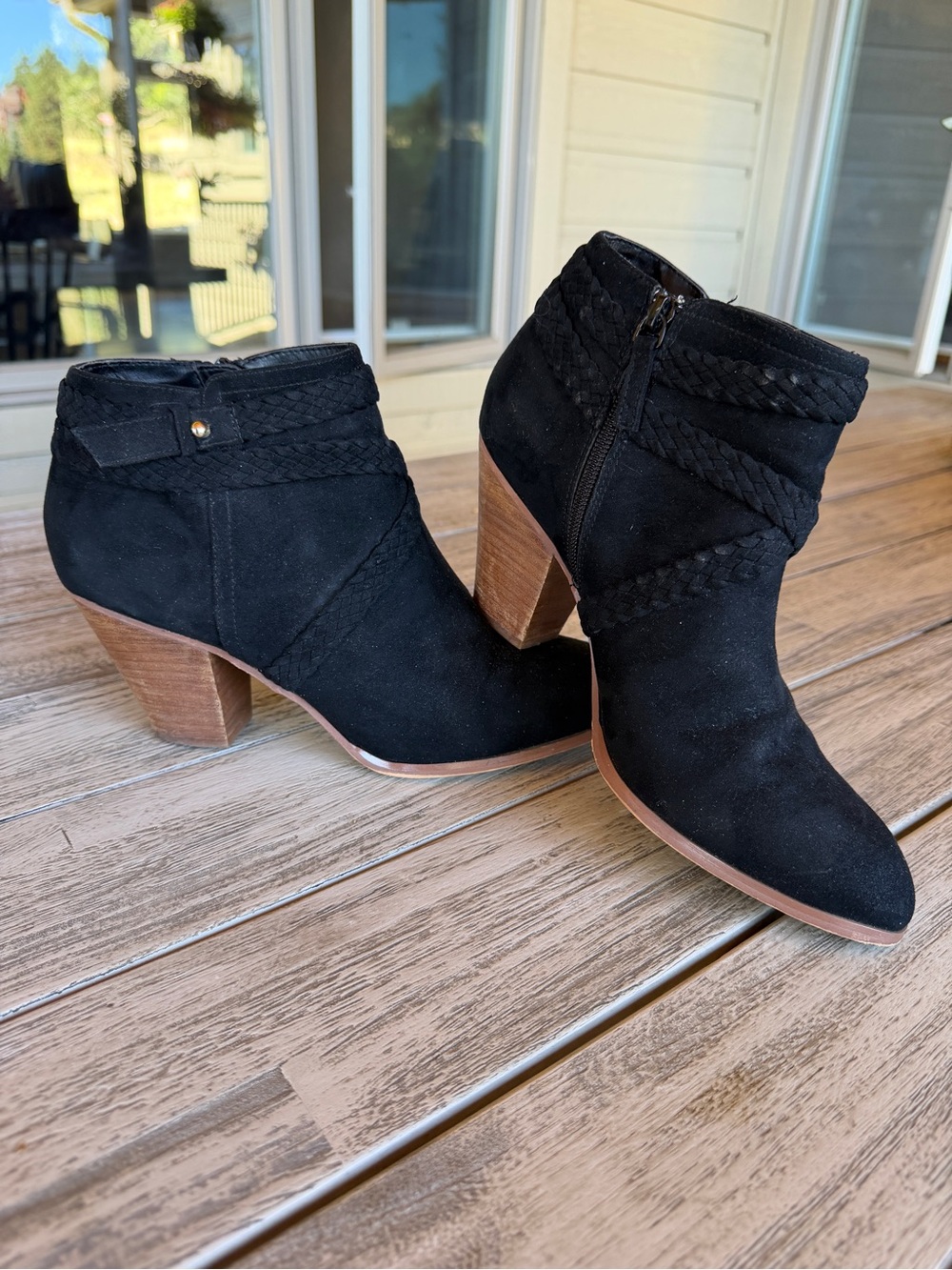 Violet & Red Stitch Fix Jessie Black Faux Suede Braided Ankle Bootie 9M